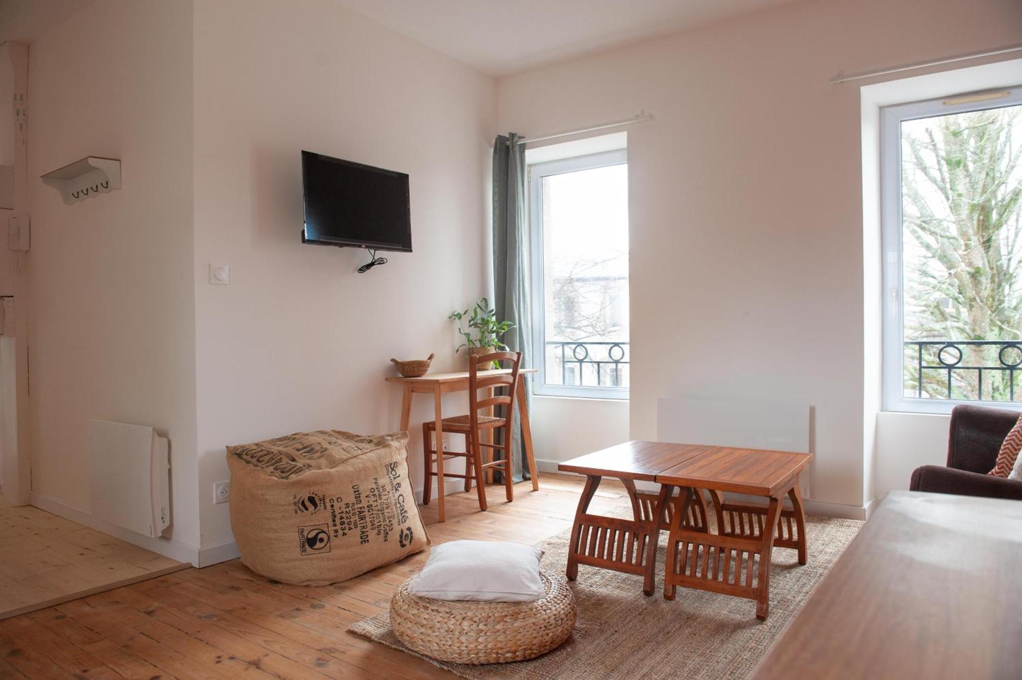 Immeuble De 3 Appartements Avec Cour Interieure ブレスト エクステリア 写真