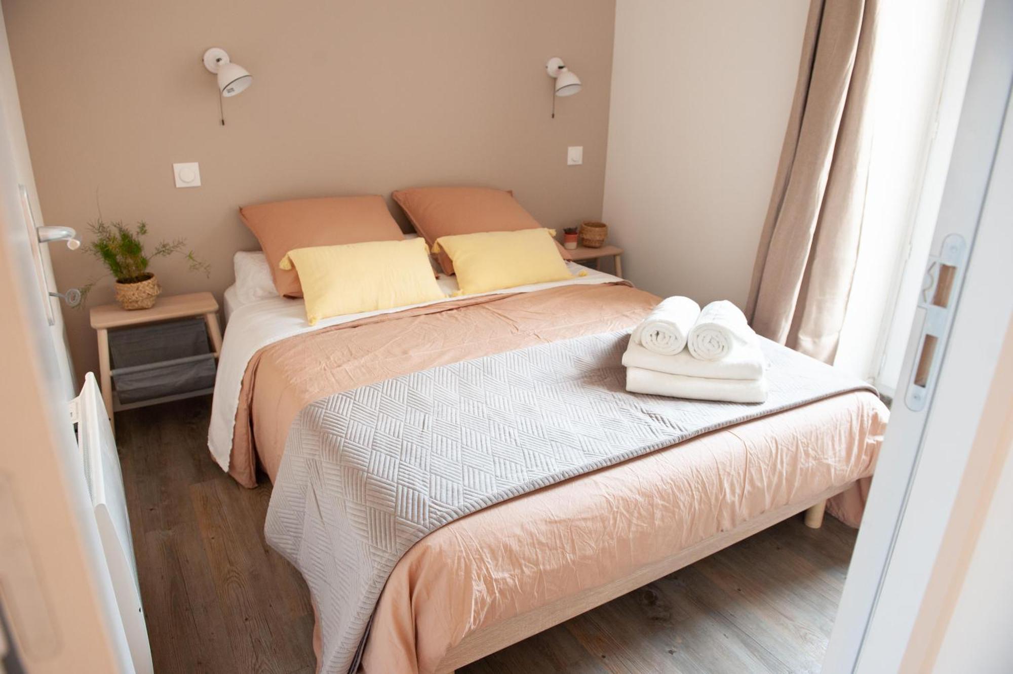 Immeuble De 3 Appartements Avec Cour Interieure ブレスト エクステリア 写真